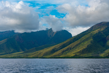 Fototapeta na wymiar West Maui Mountains