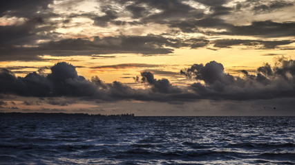 Obraz premium Sunset with clouds