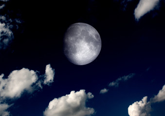 Plakat The moon in the night sky in clouds