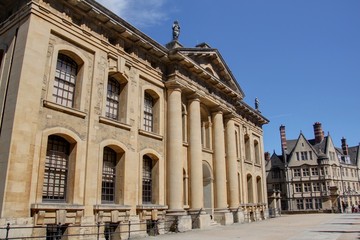 Fototapeta na wymiar Les collèges et universités de la ville d'Oxford