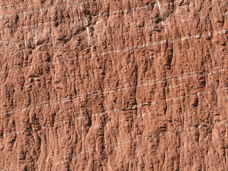 Aspérités et détails d'une roche de schiste rouge