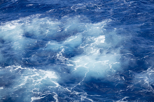 Fototapeta Foaming bubbles in the azure deep ocean