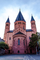 Fototapeta na wymiar St. Martin's Cathedral in Mainz, Germany