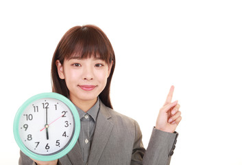 時計を持つ女性
