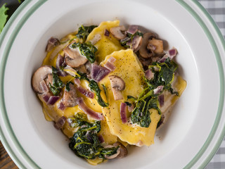 Noodles with feta and creamy curly-kale sauce