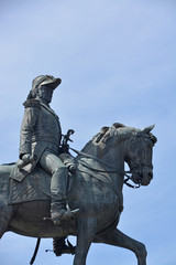 Fototapeta na wymiar Estatua de Espartero de bronce