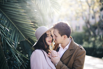 Young fashion lifestyle men and woman kissing