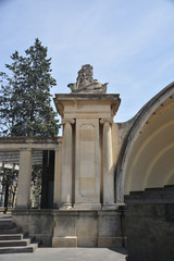 Fototapeta premium monumento de piedra en las calles de Logroño