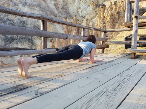 Ćwiczenia izometryczne - plank (deska)