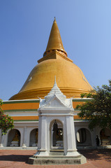 Fototapeta premium Phra Pathom Chedi, the tallest stupa in the world. It is located in the town of Nakhon Pathom, Thailand.
