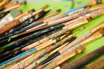 Obraz premium used paint palette, watercolors, brush - art lesson