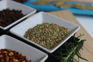 spices and herbs, spice, herb, pepper, garlic, mustard, clove, allspice, nutmeg, anise, anise star seed, chili, dried chilis, bay leaf, cinnamon, 