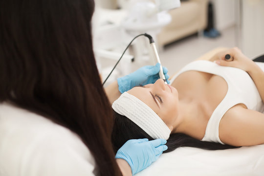 Skin Care. Beautiful Healthy Woman Getting Her Skin Analized By Cosmetologist, Using Skin Analyzer ( Professional Beauty Equipment ) For Face Skin Analysis At Cosmetology Center. High Resolution Image