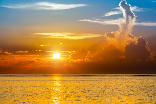 Fototapeta Bright sunset over ocean on Maldives