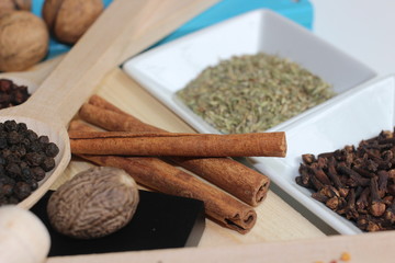 spices and herbs, spice, herb, pepper, garlic, mustard, clove, allspice, nutmeg, anise, anise star seed, chili, dried chilis, bay leaf, cinnamon, 