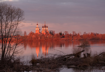 Orthodox temple on the banks of the river at sunset © androsov858