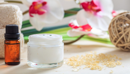 Obraz na płótnie Canvas Moisturizing cream and orchid - spa concept