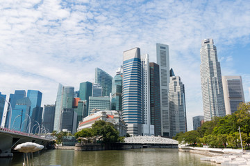 Fototapeta na wymiar Afternoon view skyline or downtown of Marina Bay a beautiful landmark in Singapore shot at street walk on Anderson Bridge.