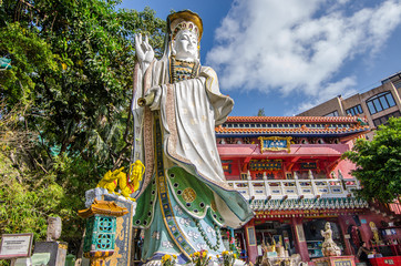 Kwun Yam Shrine in Located at the southeastern end of Repulse Bay is a quaint Taoist temple which is popular for its colorful mosaic statues of Chinese mythology deities.