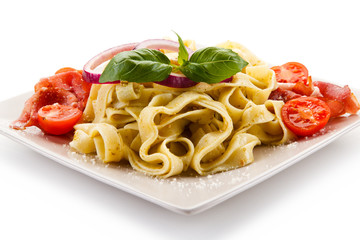 Pasta with tomatoes and smoked ham