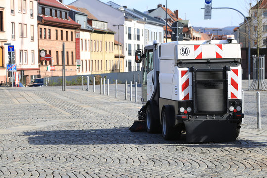 Kehrmaschine im Einsatz