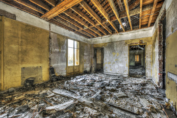 Fototapeta na wymiar Devastated room in an abandoned building