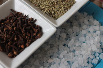 spices and herbs, spice, herb, pepper, garlic, mustard, clove, allspice, nutmeg, anise, anise star seed, chili, dried chilis, bay leaf, cinnamon, 