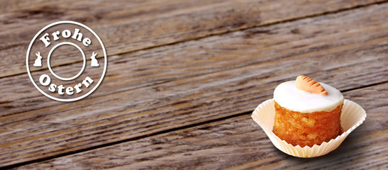frohe ostern stempel auf holz banner mit möhren küchlein