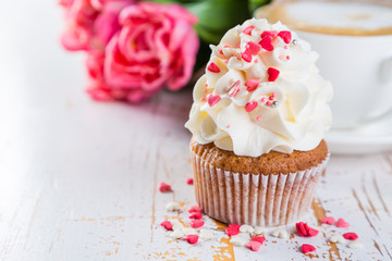 Cupcakes with vanilla frosting and hearts