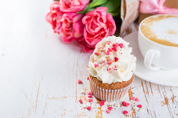 Cupcakes with vanilla frosting and hearts