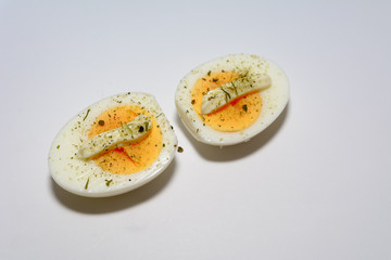 Eier mit Gewürzen und Mayonnaise 