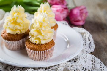 Cupcakes with buttercream frosting