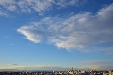 爽やかな青空と東京の街並み