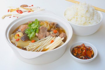 Ba kut teh, stew of pork and herbal soup

