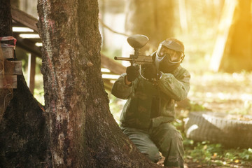 A man in mask for paintball.