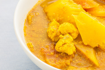 Yellow curry with fish and papaya