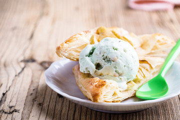 Sliced homemade apple tart with ice cream