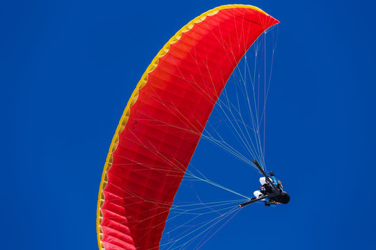 Speed flying on a small, fast fabric wing done on skis