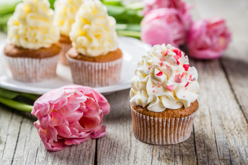 Fototapeta na wymiar Cupcakes with vanilla frosting and hearts