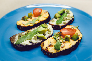 Sandwich with tomato, sunflower seeds, avocado, arugula. Fresh and healthy breakfast. Dietary food is prepared at home. Raw.