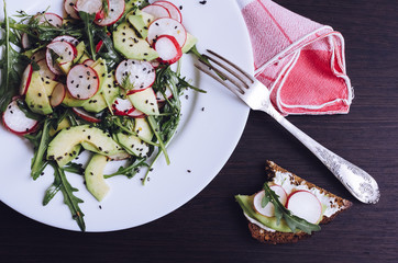 Vegetable salad with avocado