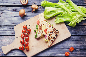 Pita bread with ham, cucumber and tomatoes.