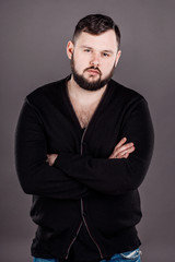 Obraz premium young business man with suspicious emotion. human emotion expression and lifestyle concept. image on a white studio background.