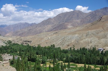 Fototapeta na wymiar Landscape between Kargil and Lamayuru in Ladakh, India