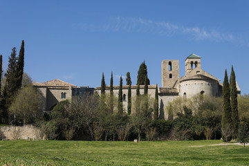 Fototapeta na wymiar Sant Benet. Construcción de estilo románico de gran valor arquitectónico. 