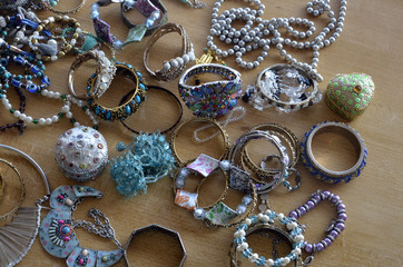 Etal de bijoux orientaux en vrac