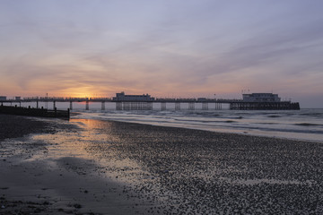Fototapeta premium Dawn over Worthing Pier