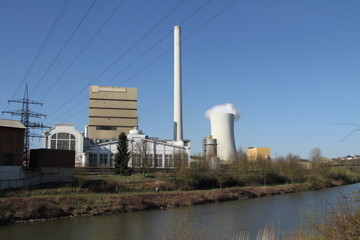 Fototapeta na wymiar Kraftwerk an der Saar