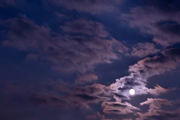 Keuken spatwand met foto Dramatic night sky with clouds and bright full moon © Volodymyr