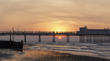 Fototapeta premium Here Comes the Sun - Worthing Beach